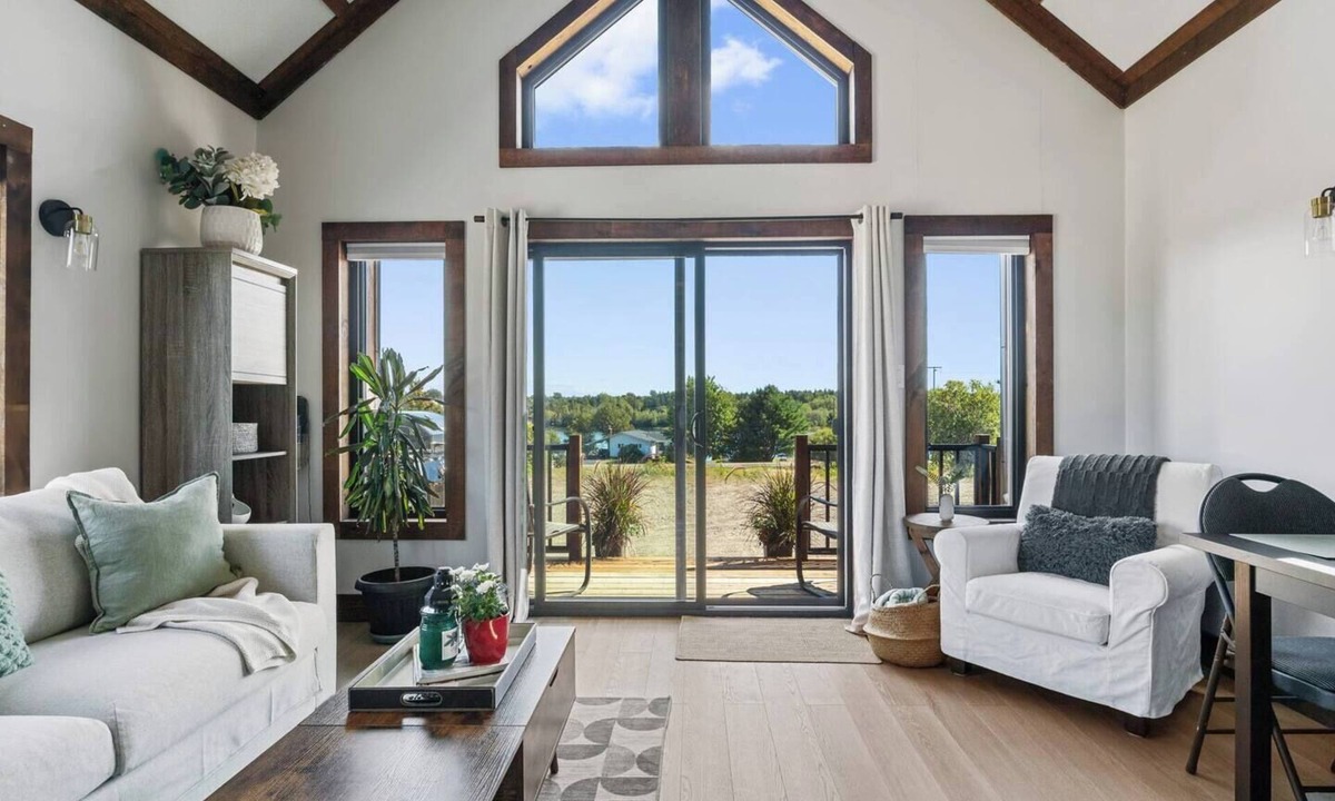 Saint Louis de Kent Cabin | Nordic Spa Retreat, 6 beds, 3 baths, 3 kitchens