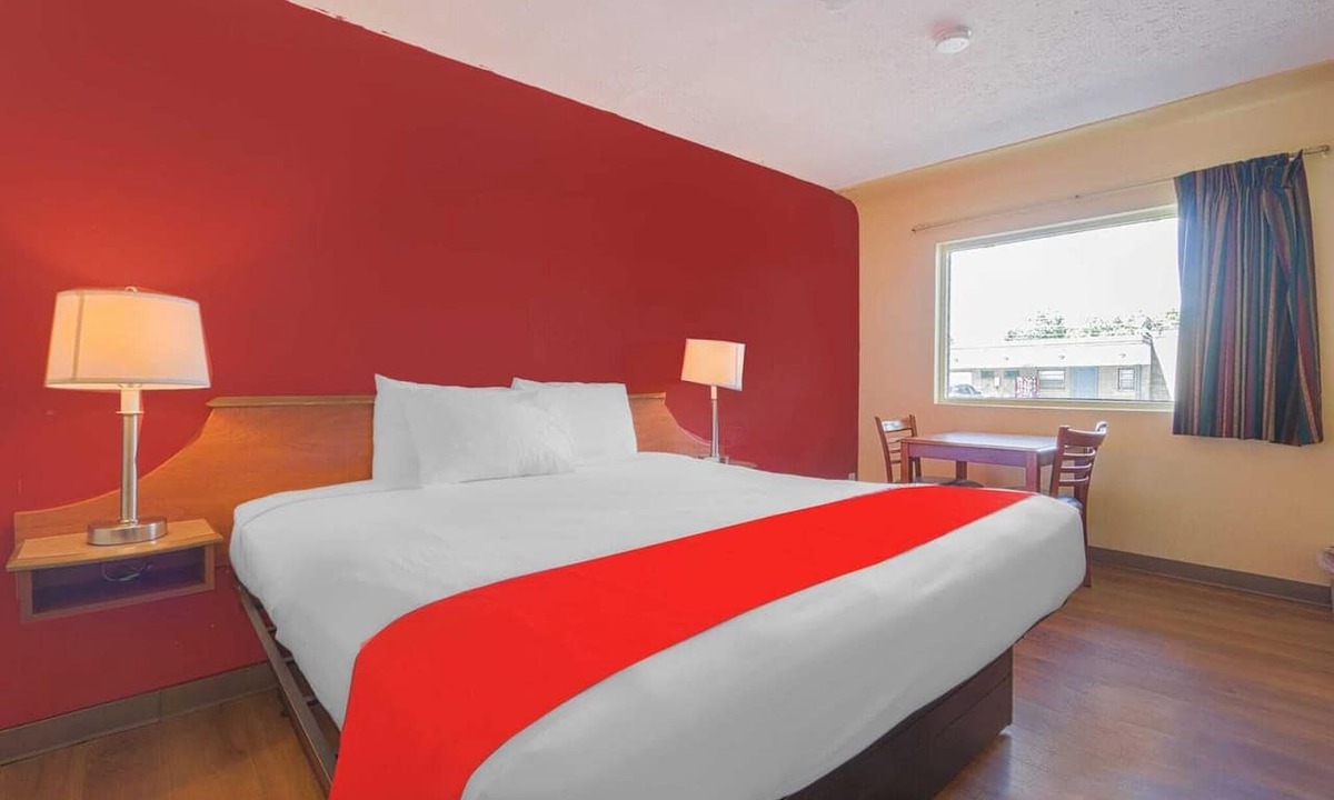 North Lima Apartment | North Lima OH|King Bed