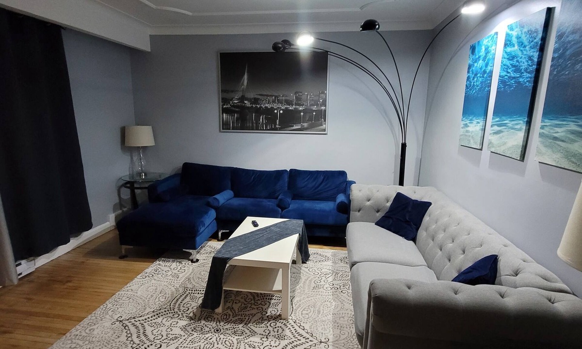 Winnipeg House | Northside Comfort! Pet Friendly Budget Rental close to HSC and The Forks!