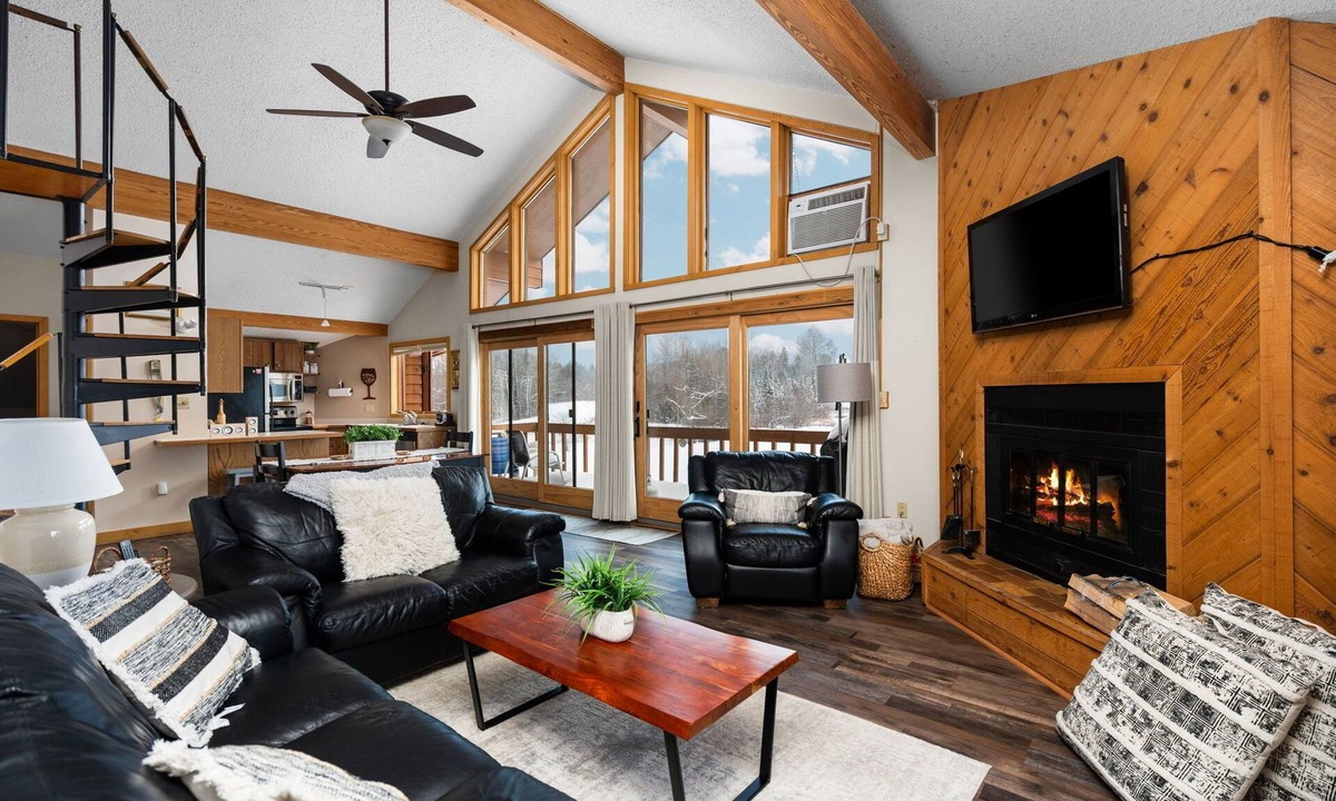 Mancelona Ski Chalet | On 18th green @ shanty creeks Schuss Mtn - Sleeps 8