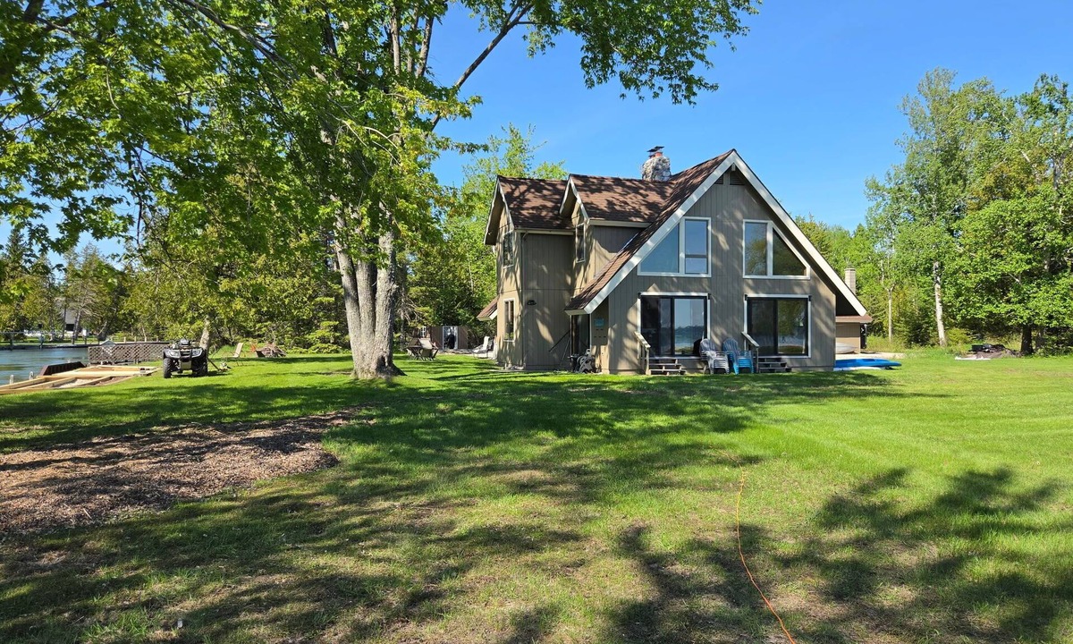 Cheboygan House | One of a kind location on Mullett Lake & Cheboygan River