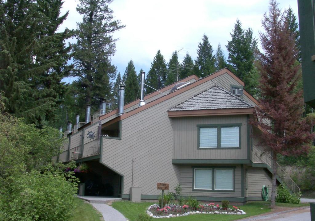 Windermere Resort | Open Aug 2-8! Akiskinook 1 Bedroom Condo! Sandy Beach Lakefront Resort! Tennis, Pickle, Basket Ball Courts, Indoor Pool, Hot Tub, Squash Court! Short Drive to Radium or Fairmont Hot Springs!