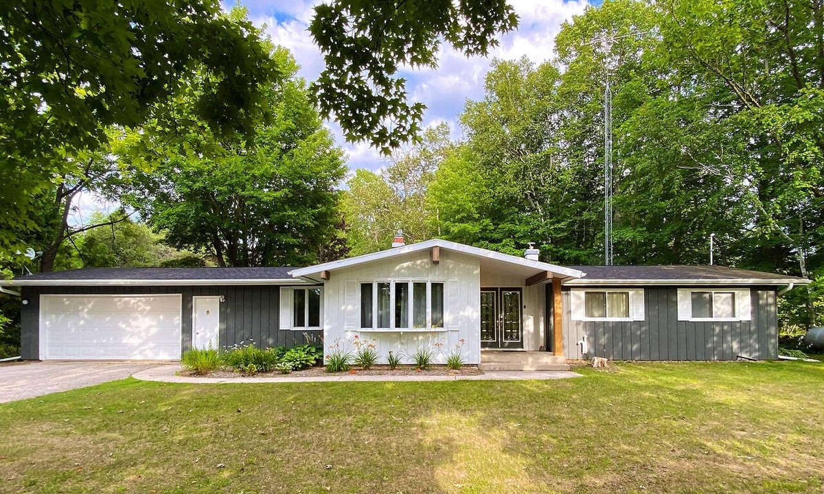 Fish Creek House | Orchard Ranch - Fish Creek | Sleeps 10 Trails Coffee Bar Snowshoes