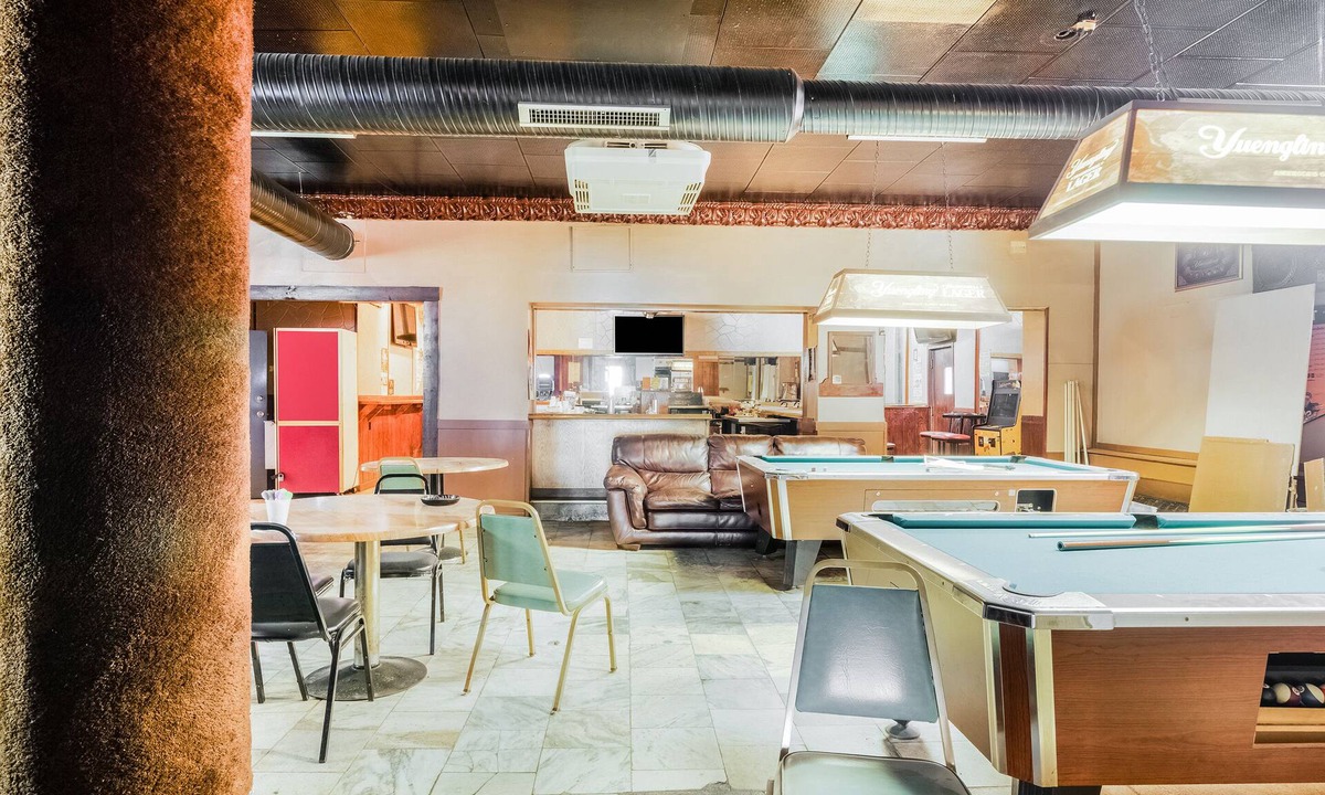 Derrick City Hotel | OYO Hotel Bradford Main St PA