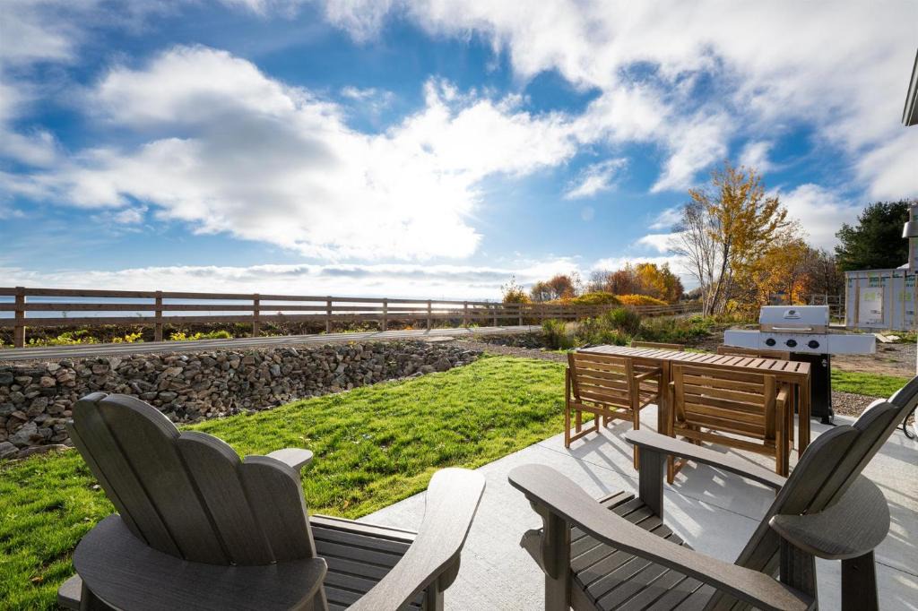 Petite-Riviere-Saint-Francois Apartment | Panorama 1249, Majestic River View, Spacious Patio