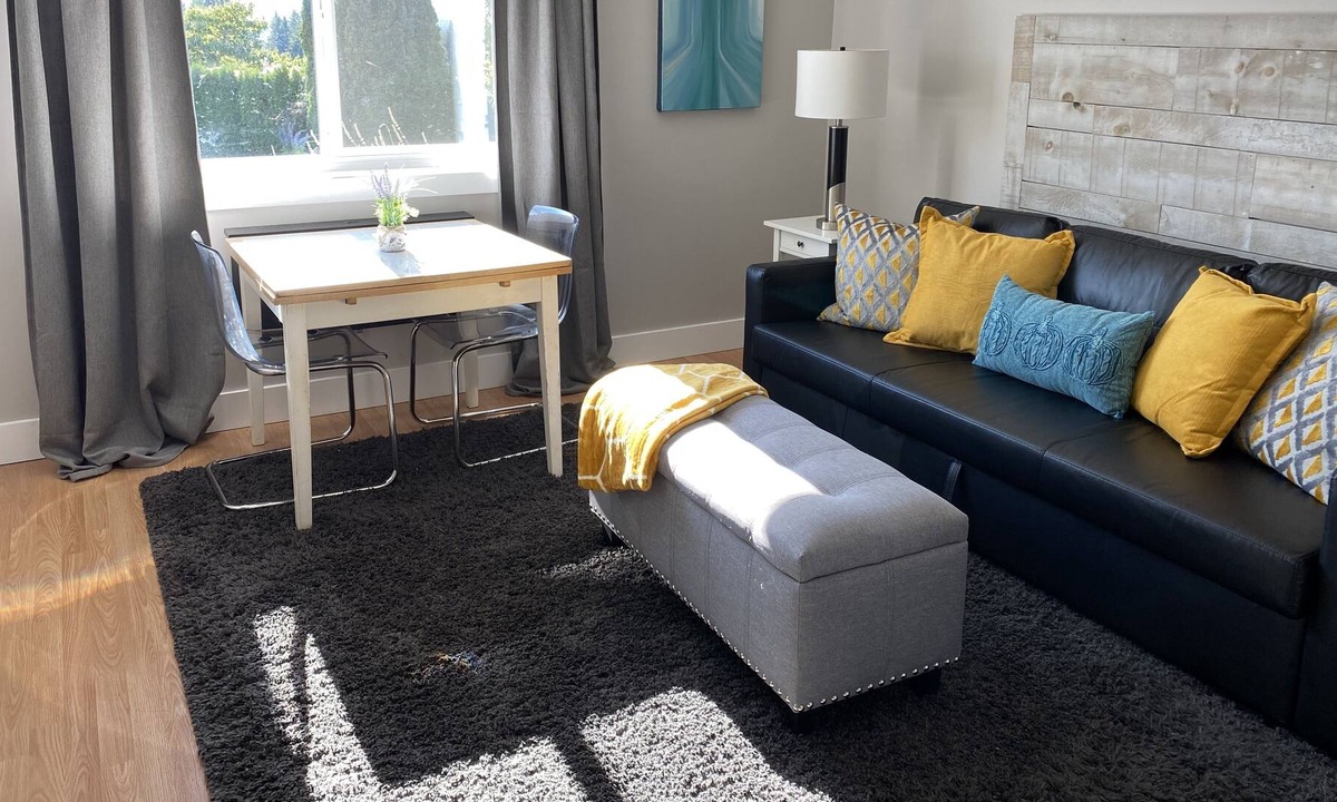 Courtenay Apartment | Panoramic view, 1 BR suite, NEW living room and patio!
