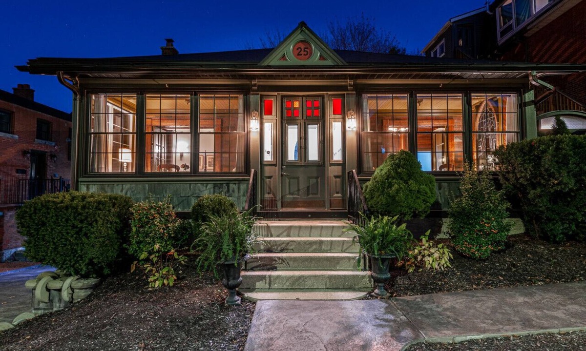 Stratford Apartment | Patio Suite at Henry House Stays