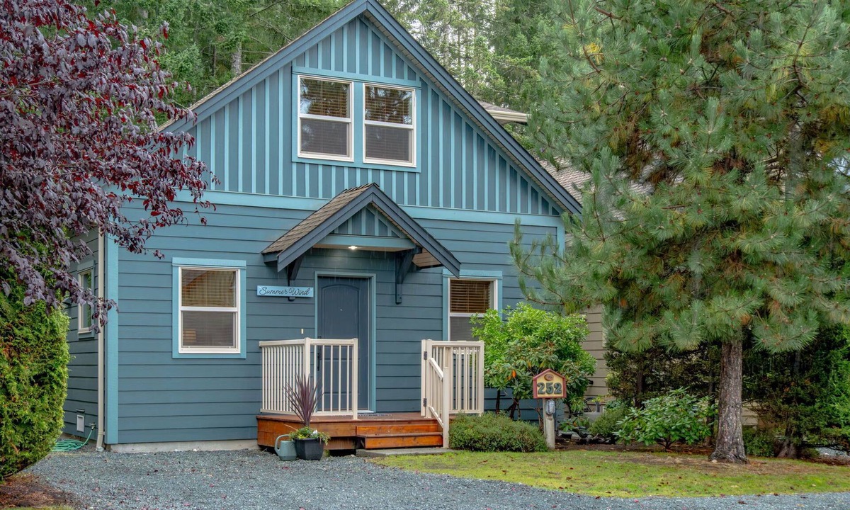 Regional District of Nanaimo House | Peaceful, immaculate and fully-equipped!
