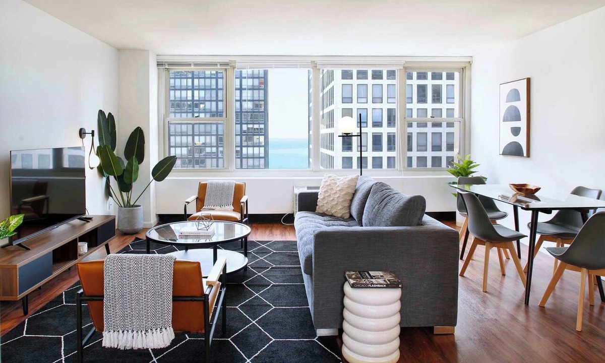 Streeterville Apartment | Penthouse Corner 3BR in Streeterville | Roof Deck