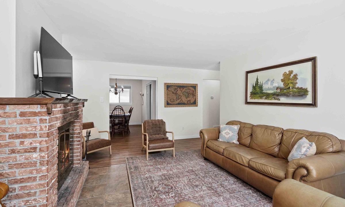 Cornwall House | Perfect Group Stay in Cornwall | 3BR +Theater Room