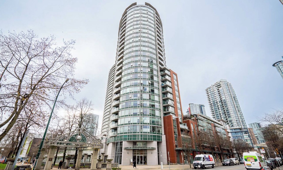 Chinatown Apartment | Perfect Vancouver Getaway | Central 2BR/2BA+Sofa Bed