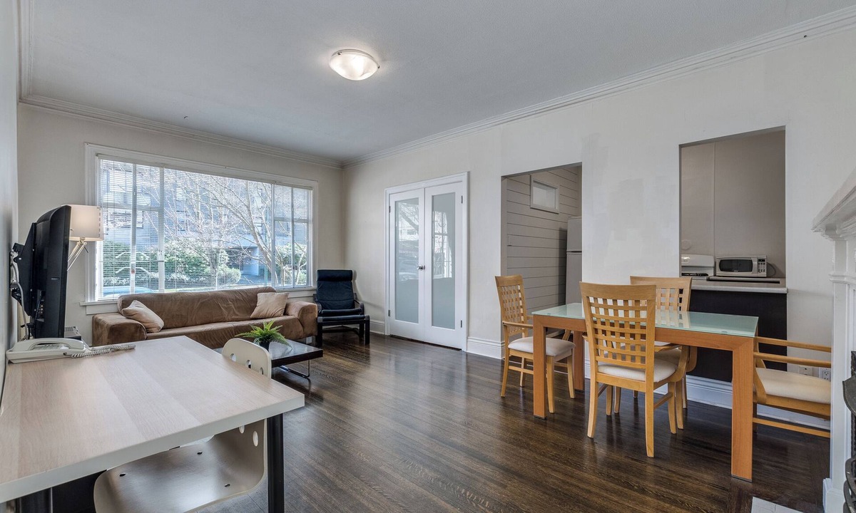 West End Apartment | Pet Friendly Furnished 2 Bedroom @ 935 Jervis