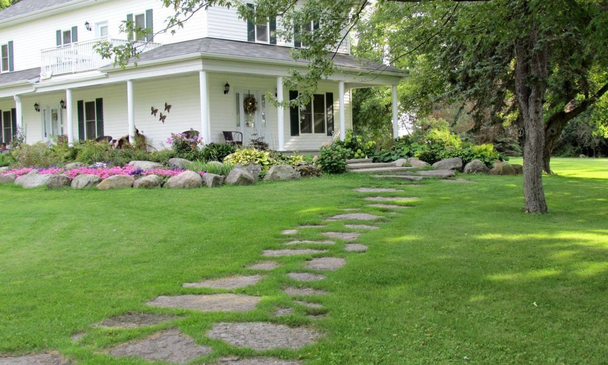 North Dundas House | Picturesque Suite Rental for a Tranquil Getaway near Ottawa, Ontario