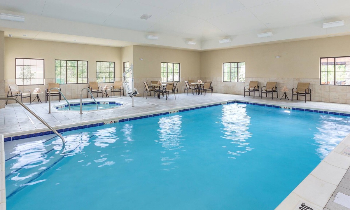 North Canton Apartment | Pool & Hot Tub Access. Free Breakfast Buffet Every Morning.