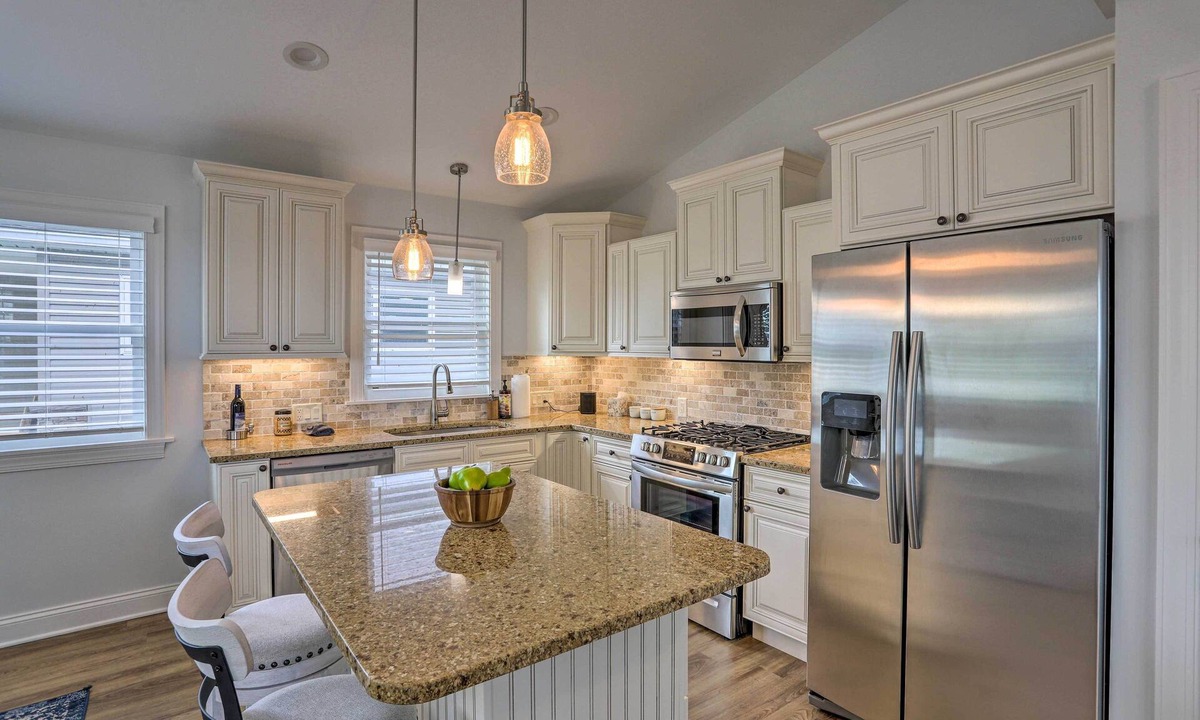 Port Clinton Cottage | Port Clinton Home With Lake Views!