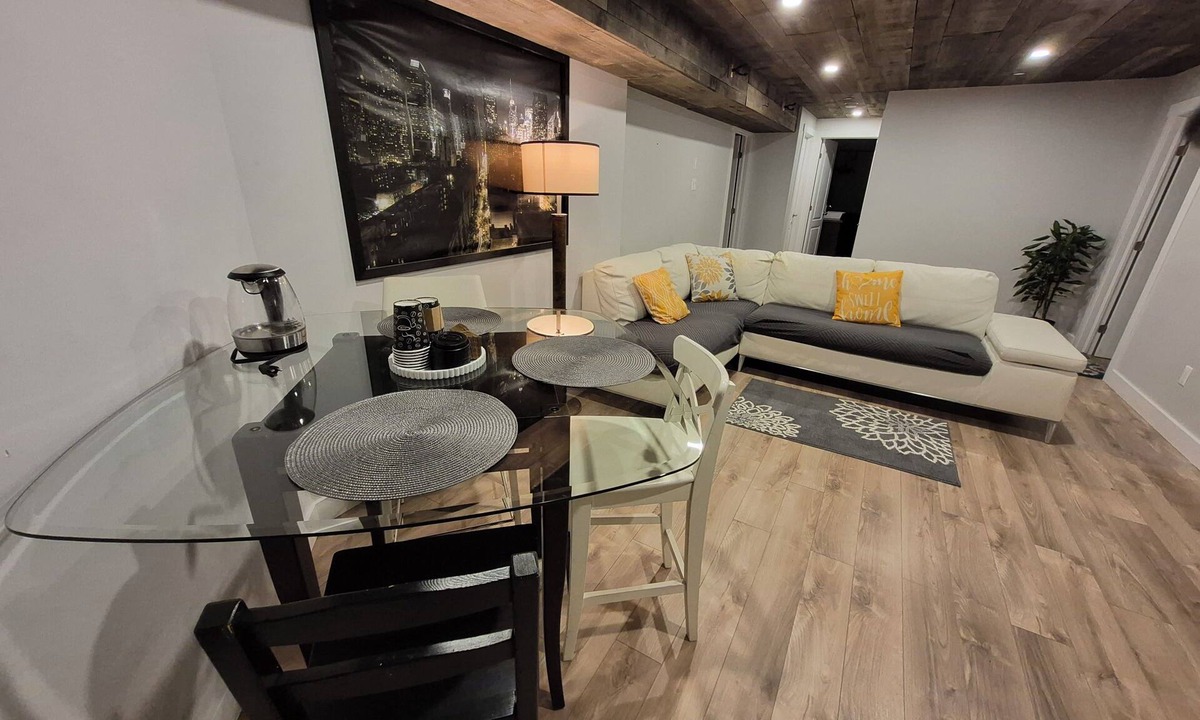 Gatineau House | Private 2-brdm basement unit (full bathroom/shared laundry)