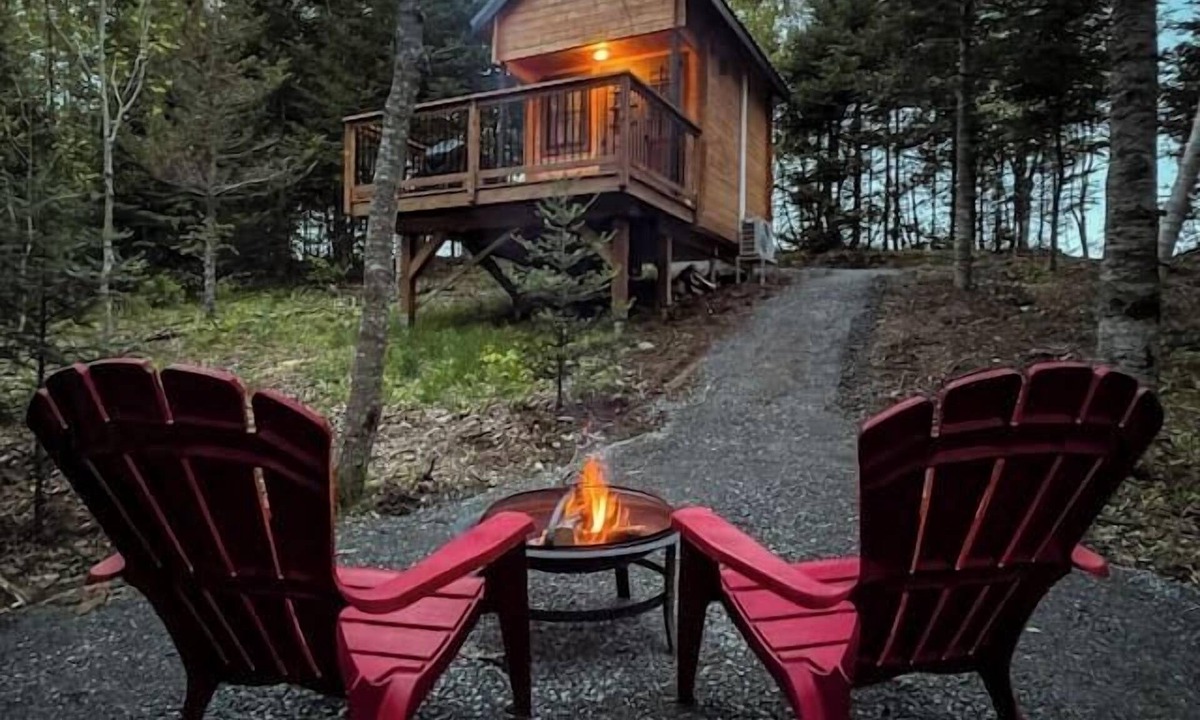 East Hants Cabin | Private 4 Cabin Retreat | Hot Tub | Tiny Cabins