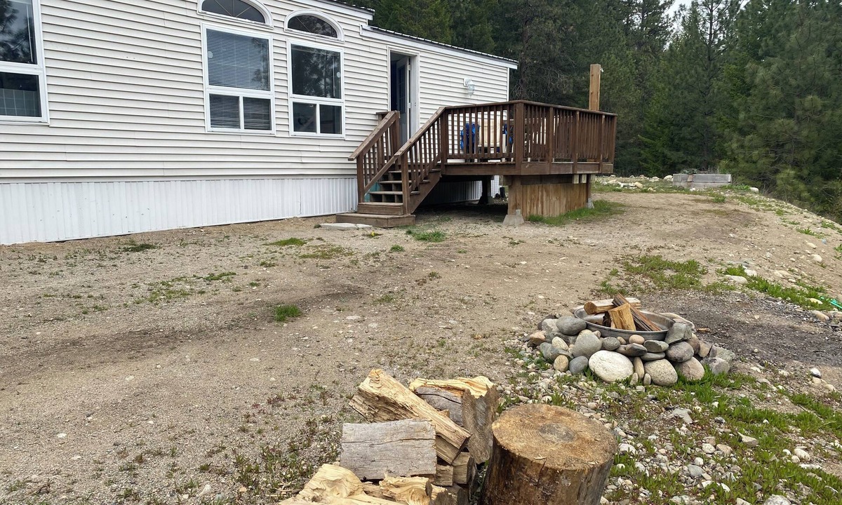 Grand Forks House | Private cozy quiet Two bedroom two bath with jacuzzi tub