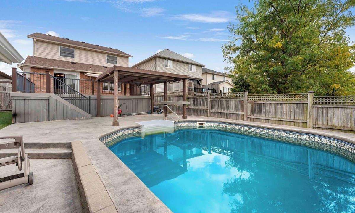Waterloo House | Private House+Backyard Pergola Bar Oasis
