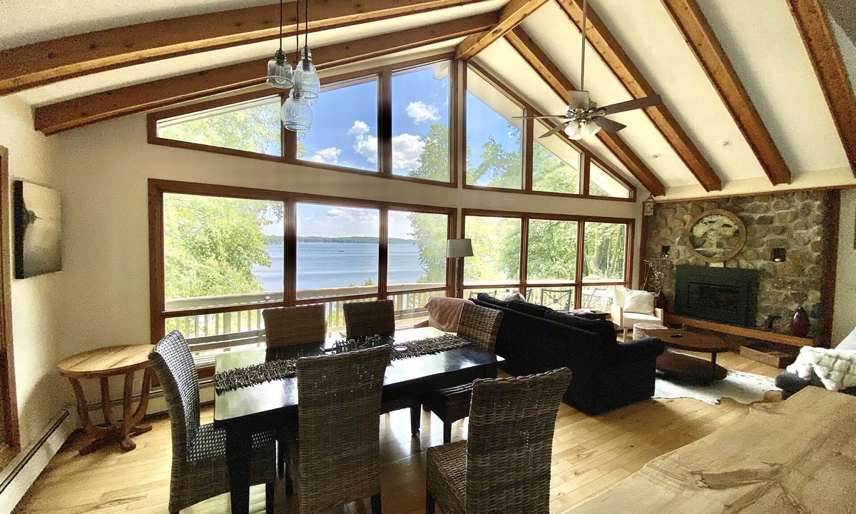 Birchdale House | Private Lake Home : Spacious 1+ acre lot on Big Birch Lake