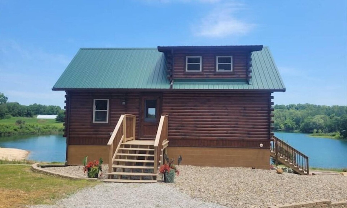 Norwalk Cabin | Private Lakefront Cabin with Hot Tub, Beach and Room for 10