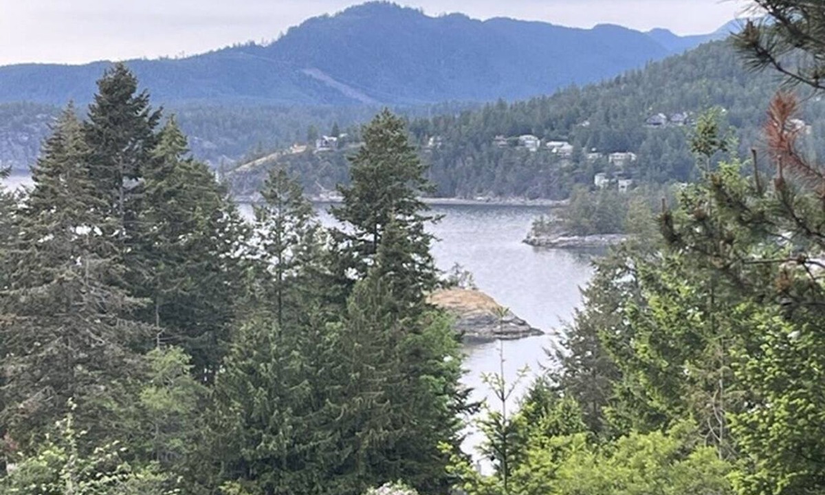 Madeira Park House | Private retreat with Ocean Views, Mountain Scenery and Stunning Sunsets