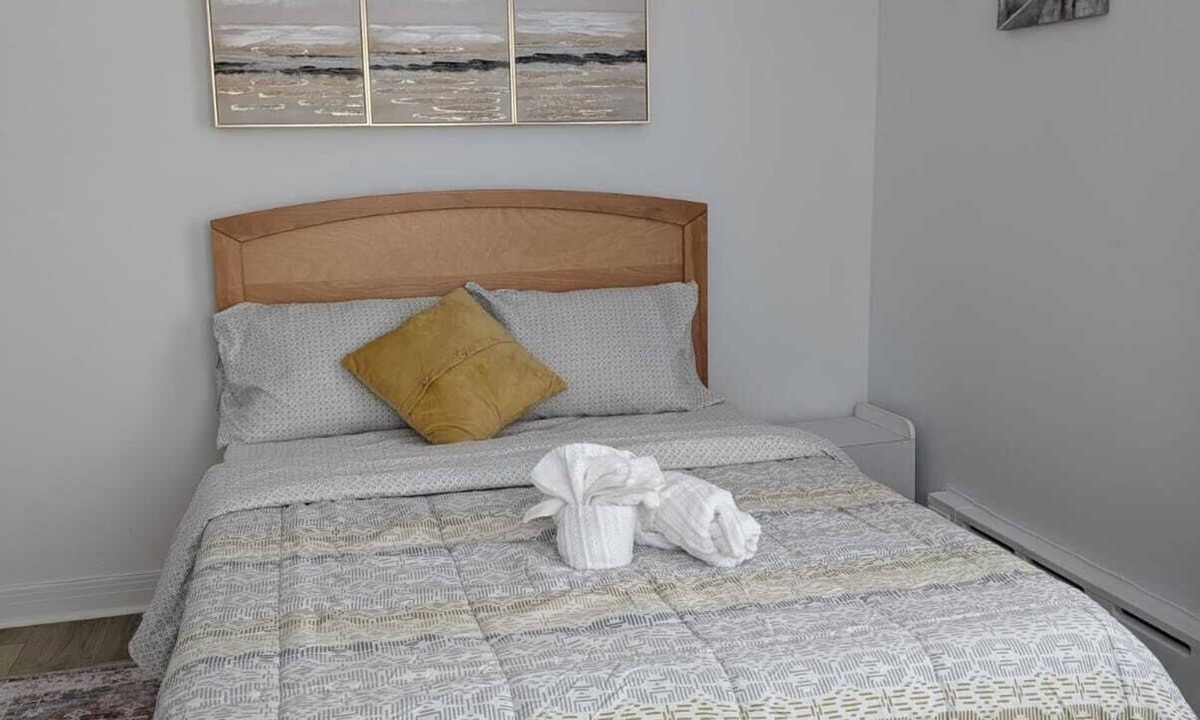 Mauricie Apartment | Private Room - 5 min away - University - High-Speed WiFi