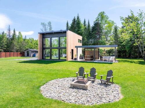 Lambton Ski Chalet | Private Spa & Direct Lake Access - Le Maka