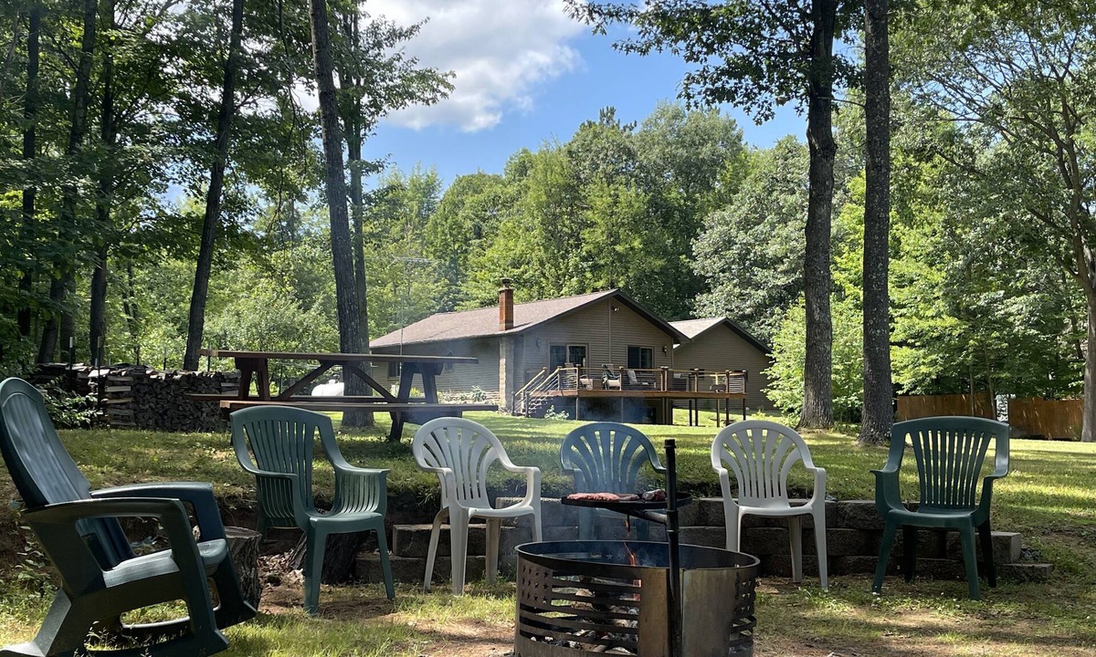 Tomahawk House | Private, spacious property located directly on the Wisconsin River