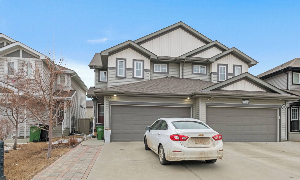 Southeast Edmonton House | Private Suite/King Bed/Modern 3BR Home/Edmonton/Fast WiFi