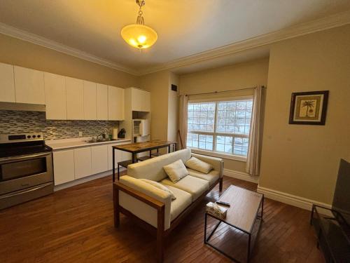 Richmond Hill Apartment | Private unit in richmond hill