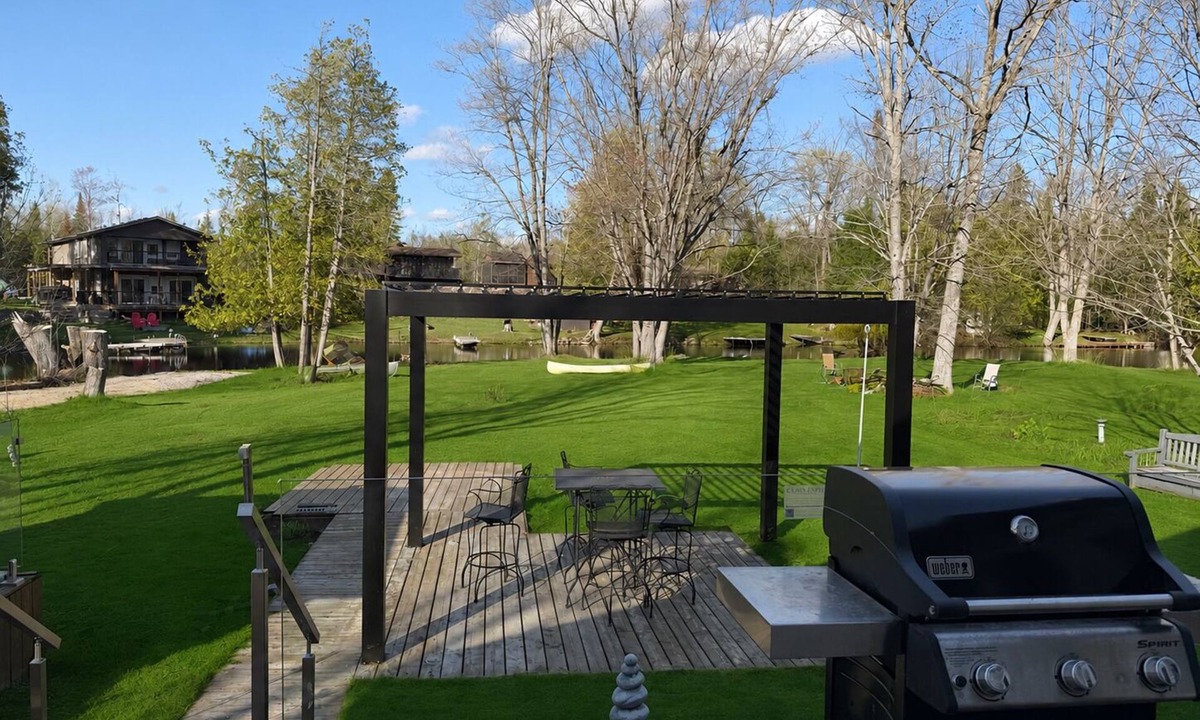 Bobcaygeon Cottage | Private Waterfront Cottage | 200ft Shoreline + Bunky - Pet Friendly