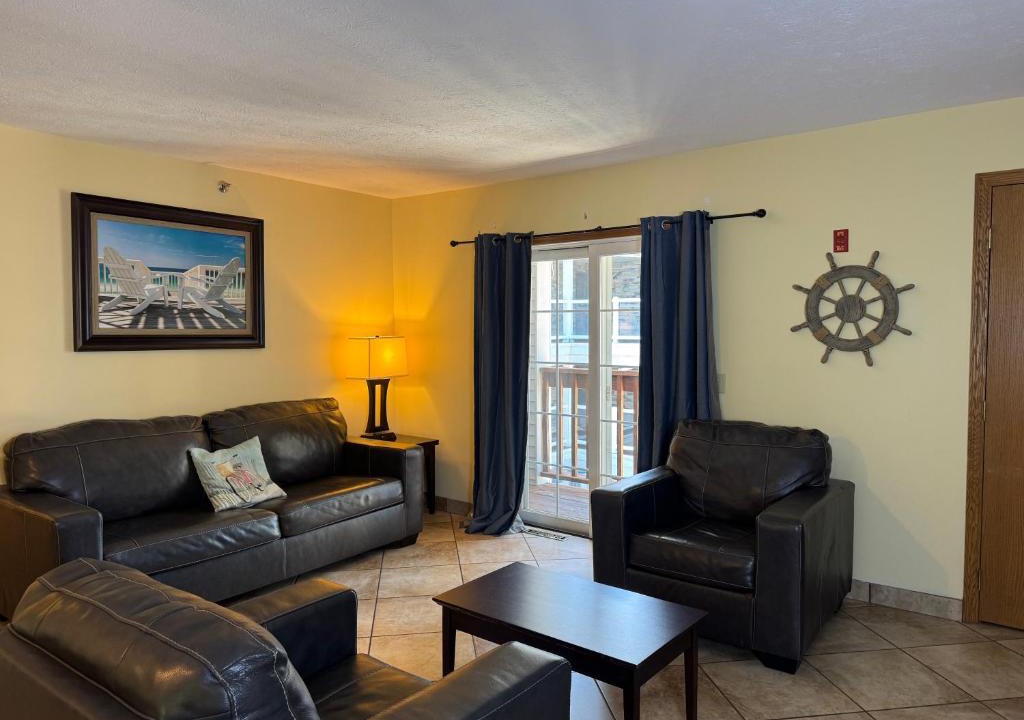 Put-in-Bay House | Put-in-Bay Poolview Condo #5