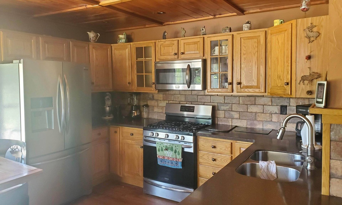 Dorset Cabin | Quiet Country Cabin close to Lake Erie, Interstate, and Ohio line