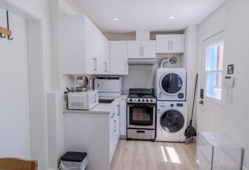 Killarney House | Quiet, cozy 2BR1BA private entry suite near Skytrain