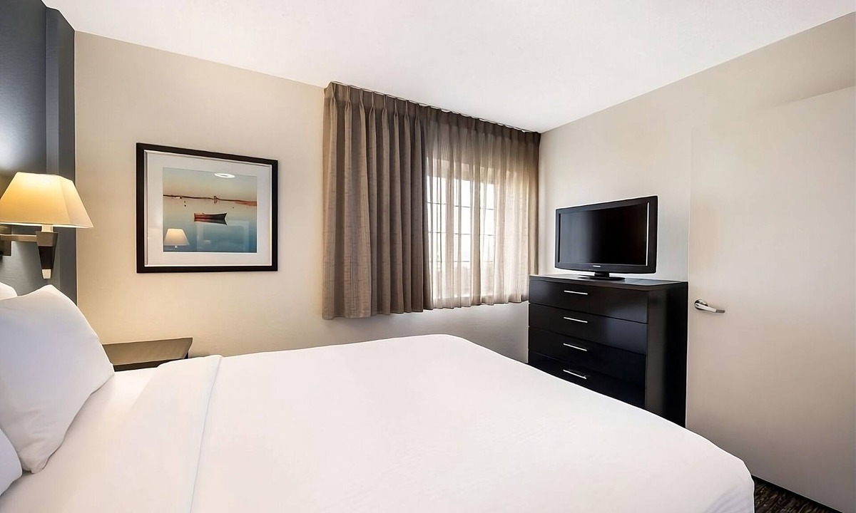 Warren Apartment | Rare Find! 3 Pet-Friendly Units, Fully Equipped Kitchen, Onsite Parking!