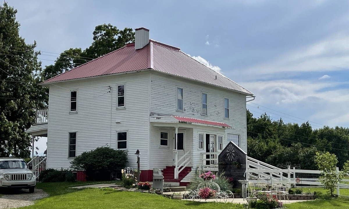 Snover House | Recently Remodeled Cozy Farmhouse located in Marlette