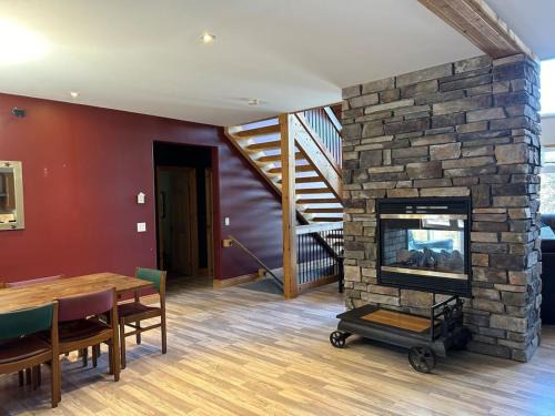 Kearney House | Red Devil Six Bedroom Cottage Private Beach
