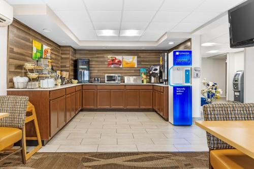 Bucyrus Hotel | Red Lion Inn & Suites Bucyrus North