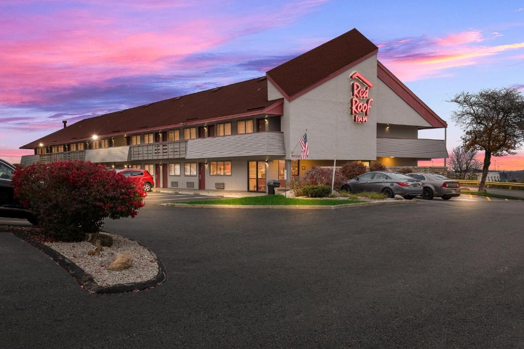 Independence Hotel | Red Roof Inn Cleveland - Independence