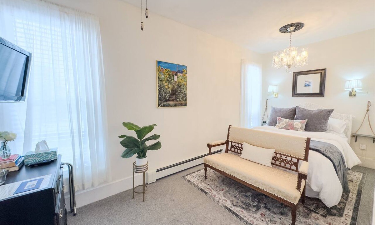 Marblehead Apartment | Relaxing Couples Retreat Near Lake Erie