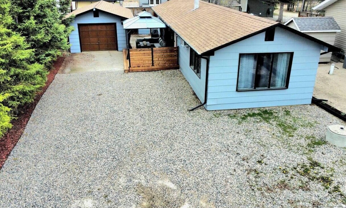 Candle Lake Cabin | Relaxing Waskateena Beach Retreat - walk to everything!