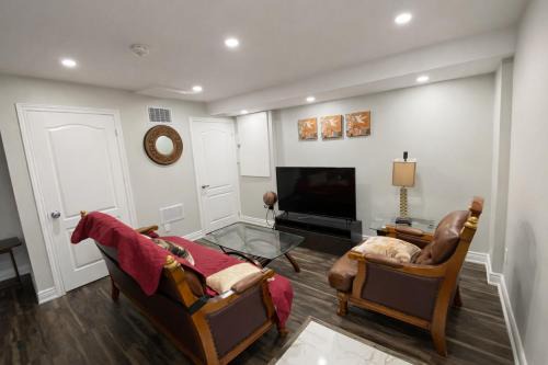 Orangeville Apartment | Renovated 3-Bedroom Orangeville Basement Suite with Private Entry - 10 Min Walk to Headwaters Hospital, 5 Mins to Mount Alverno - Ideal for Medical, Work & Group Stays!
