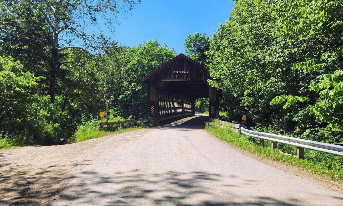 Kingsville House | Retreat on Conneaut Creek, Private Movie Theater, Sleeps 8, Fire Pit