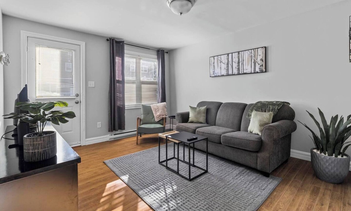Downtown St. John's Apartment | Rhoda's Place - Roomy 2 Bedroom/Private Backyard/Steps to Downtown, Laundry