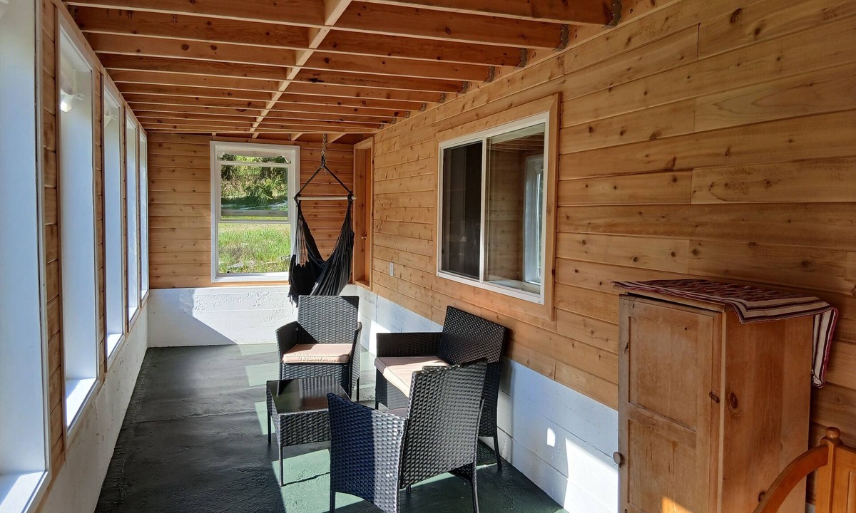 Winlaw Apartment | River Run Suite: A peaceful mountainside retreat for relaxation and family fun