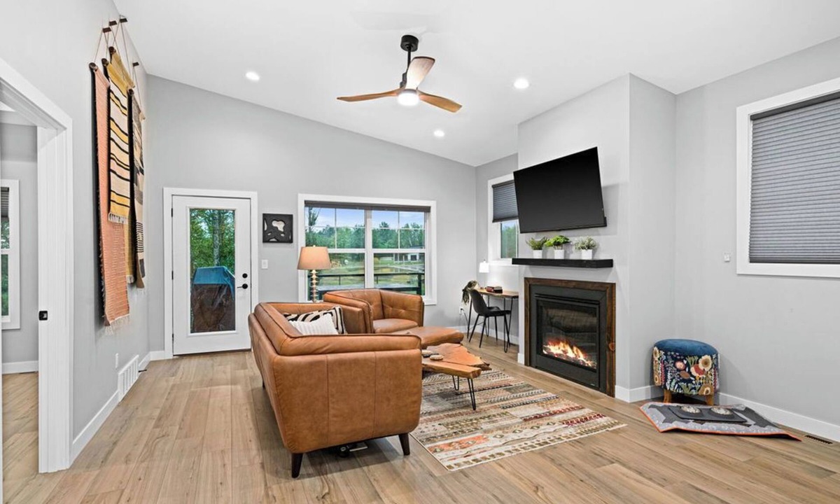 Riverside House | RiverWest Northwoods-Base -Hot Tub -Sauna -Dogs