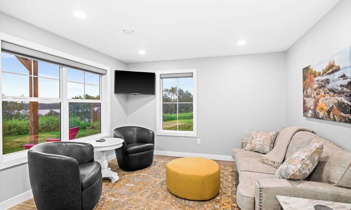 Riverside Apartment | RiverWest Trails End Chalet -Hot Tub - River View - Dog Friendly