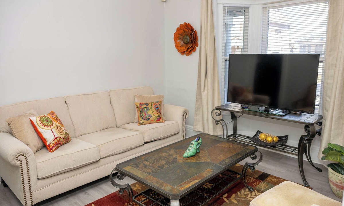 Rochester House | Rochester Cutler 3BR Extended Stay