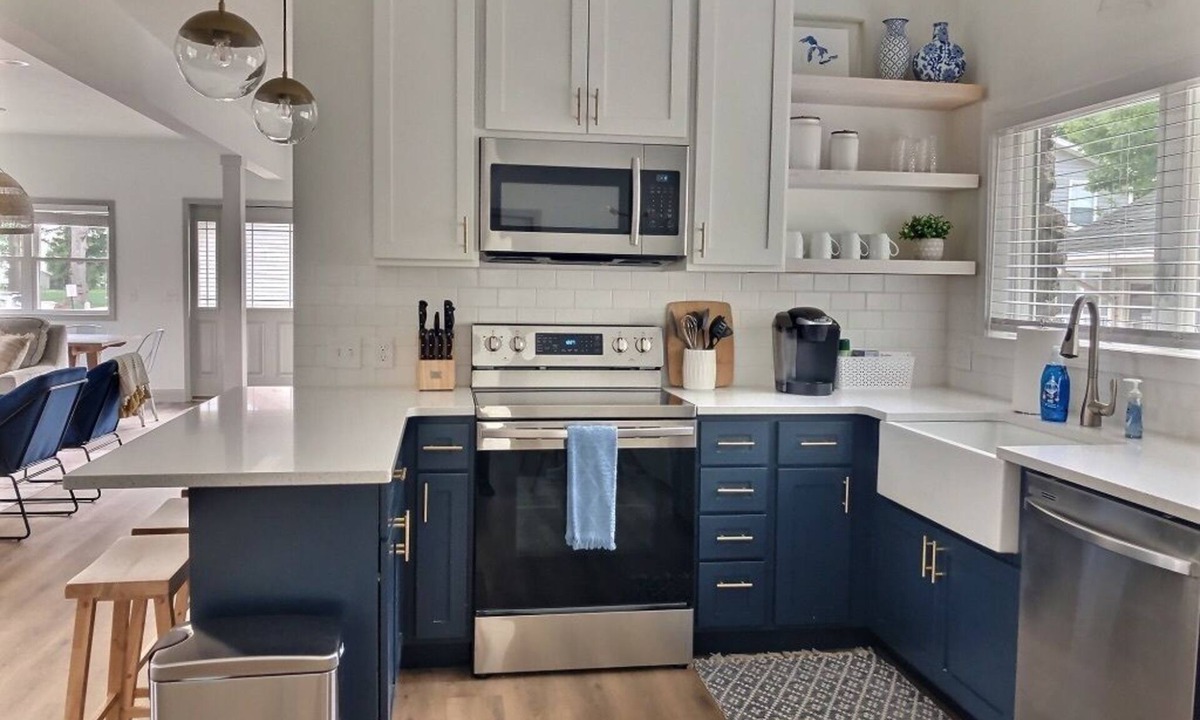Huron House | Rock House - Lake Views & 15 Mins to Cedar Point